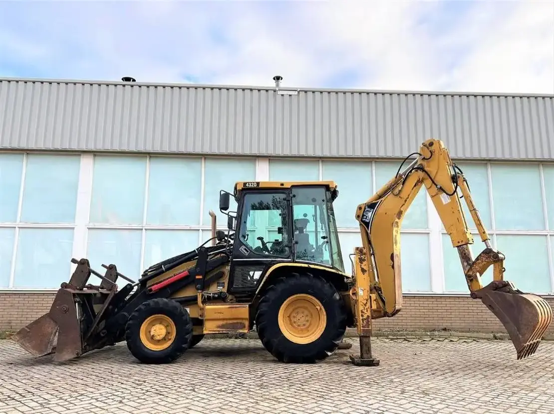 tractopelle_caterpillar_432_d_4x4_star_star_year_2002_star_6300_hours_2002_7287112-1